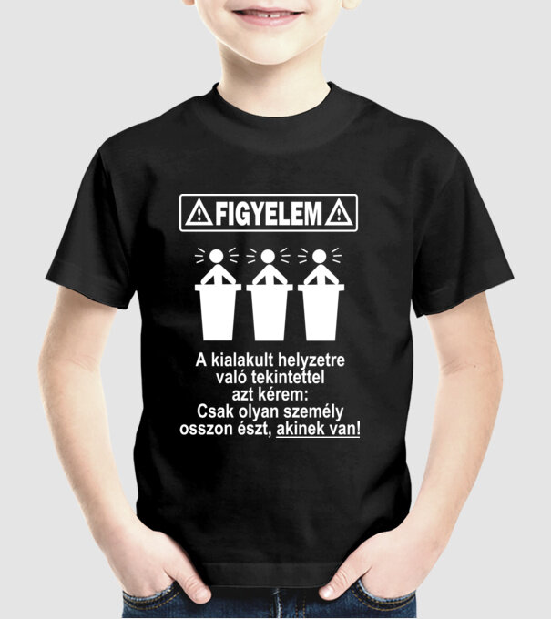  minta fekete pólón
