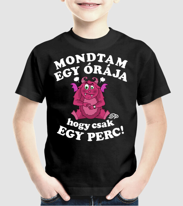  minta fekete pólón